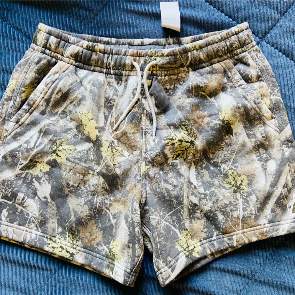 Abercrombie & Fitch Mens Camo Shorts 
NEW W TAGS